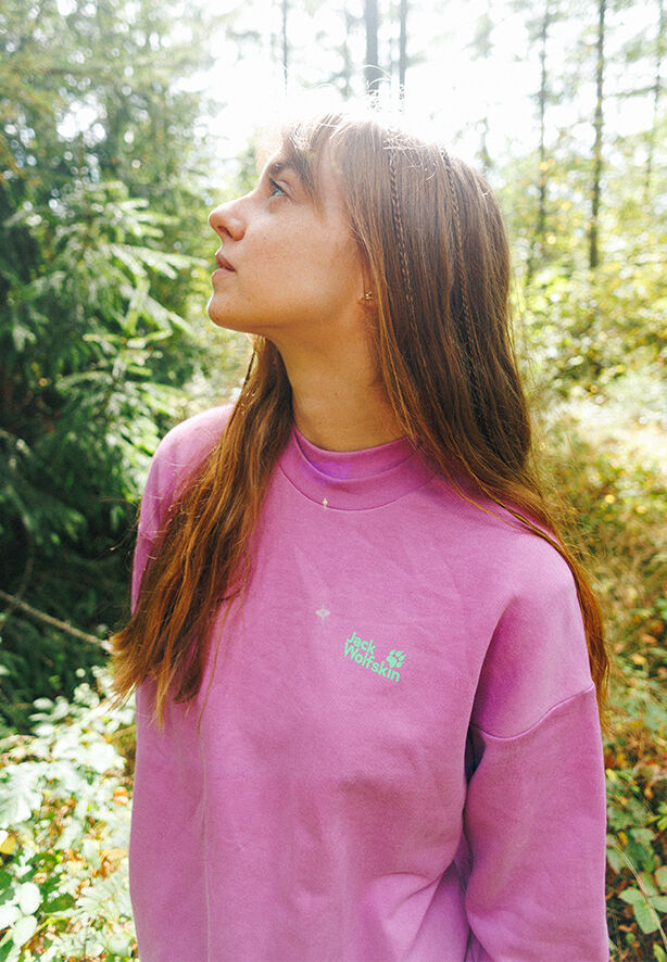 CELEBRATE THE PAW CREWNECK W